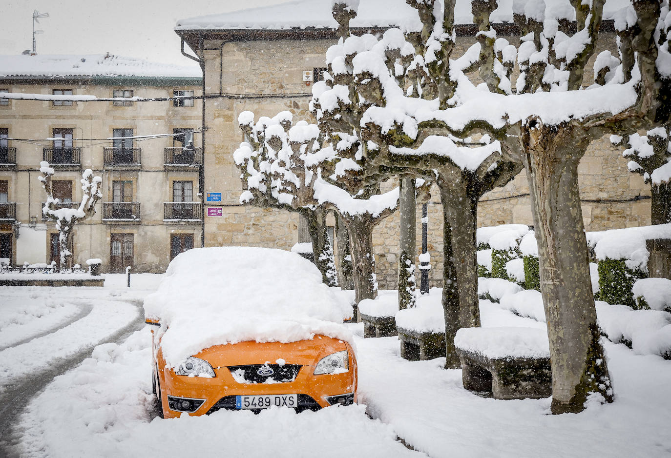 Fotos: El temporal de nieve sorprende a Vitoria y Álava en primavera