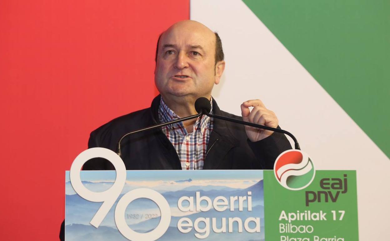 El presidente del EBB, Andoni Ortuzar, este sábado en el frontón de Gatila.