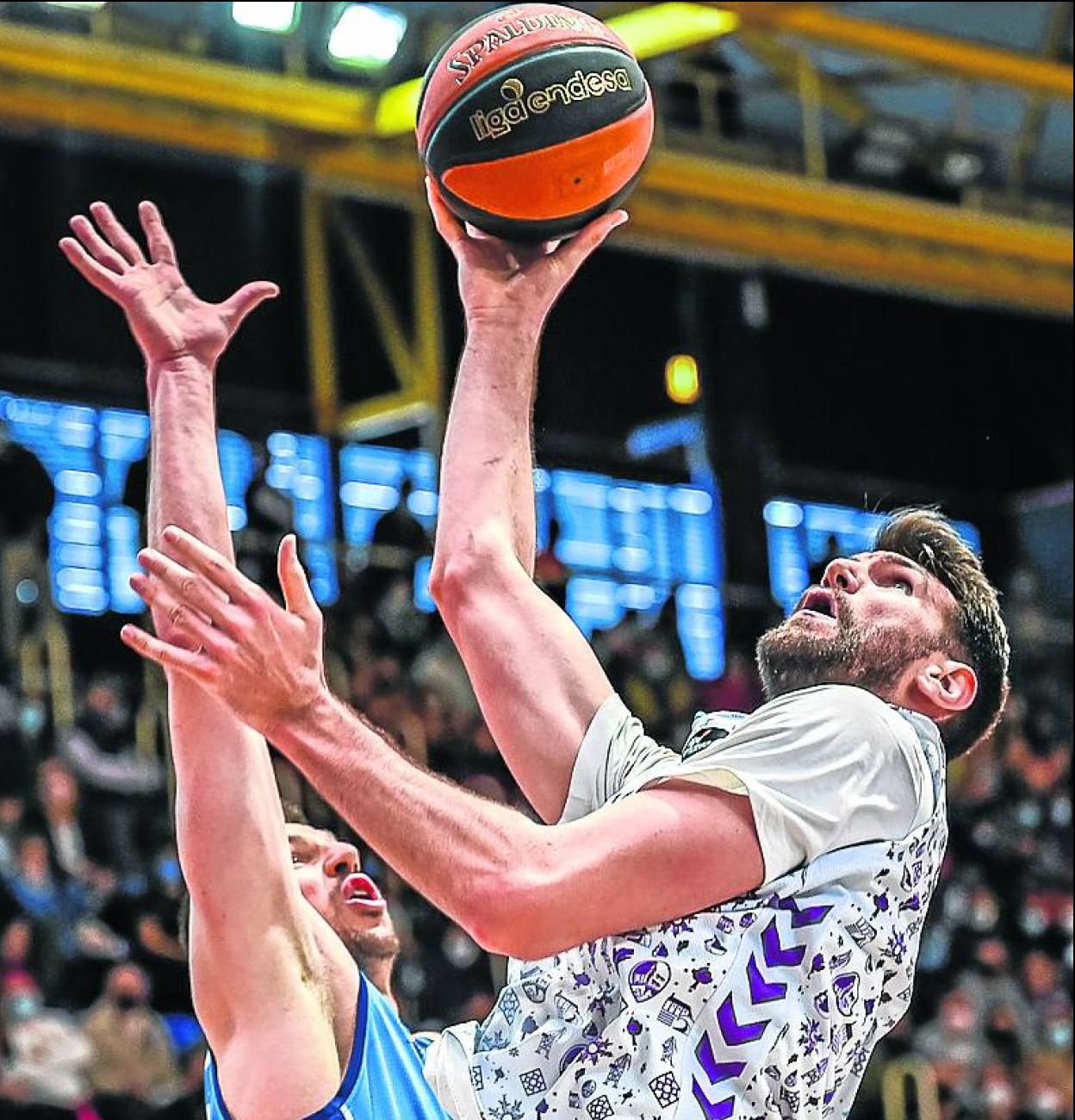 Withey aportó siete puntos y seis rebotes en el último cuarto.