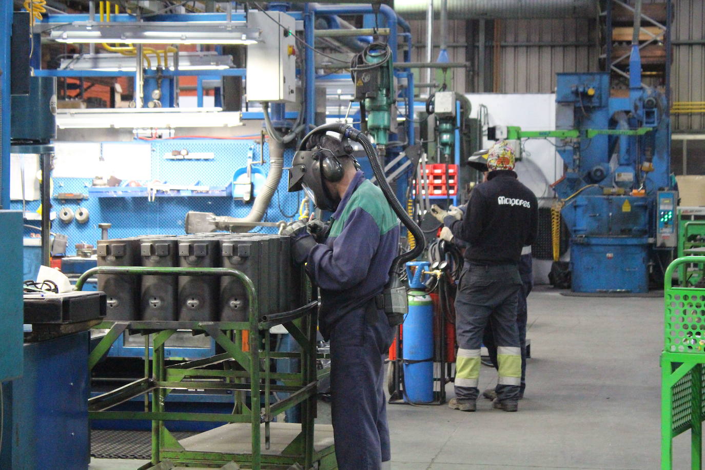 Las empresas de vidrio generan riqueza en la comarca de Ayala. 