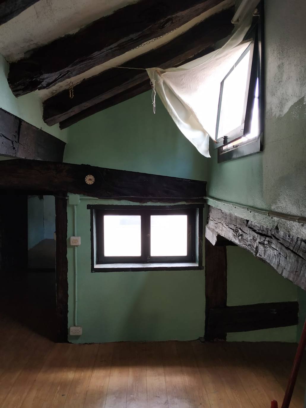 Fotos: Este piso antiguo de Bilbao se ha convertido en un impresionante dúplex minimalista