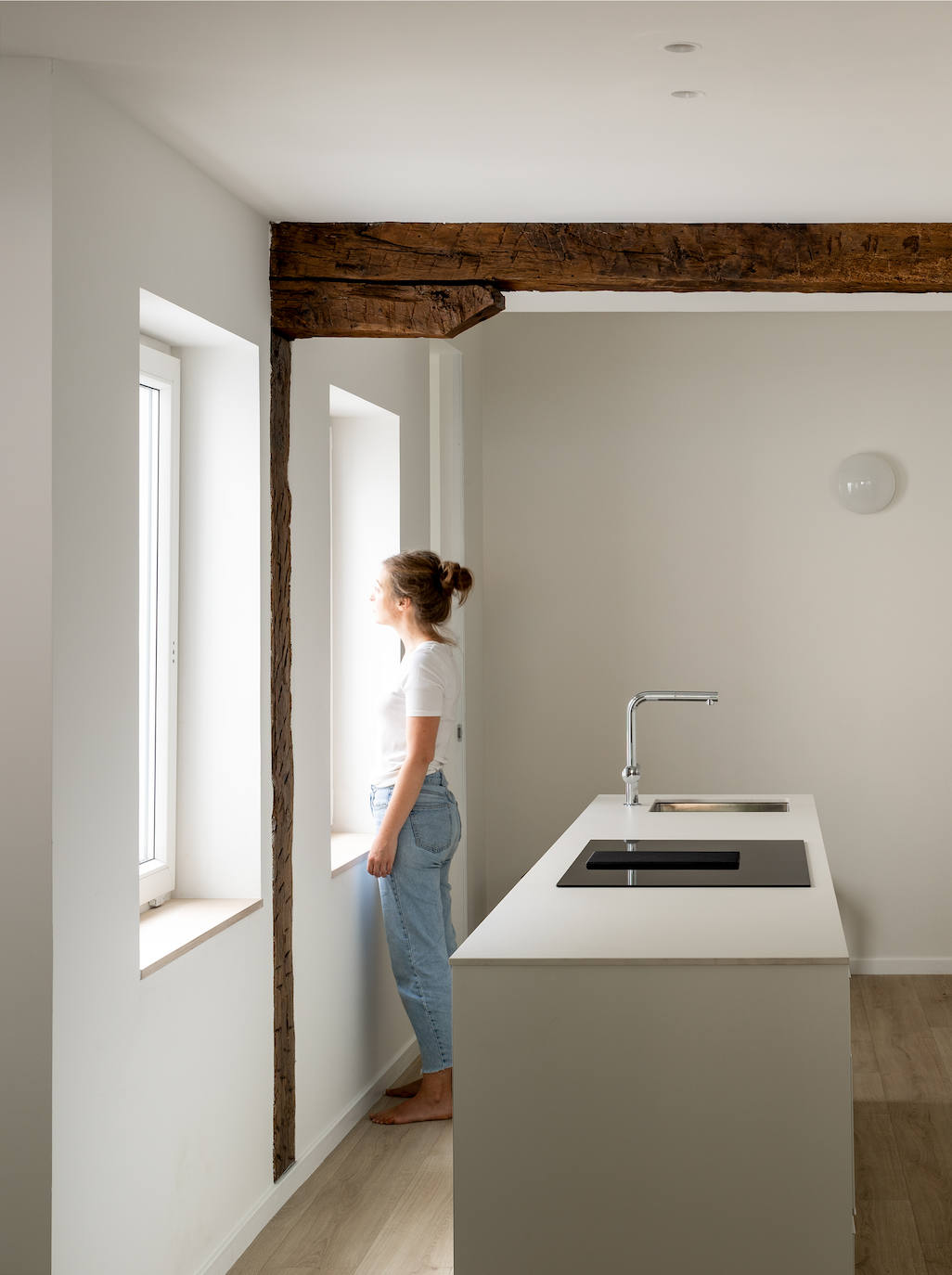 Fotos: Este piso antiguo de Bilbao se ha convertido en un impresionante dúplex minimalista