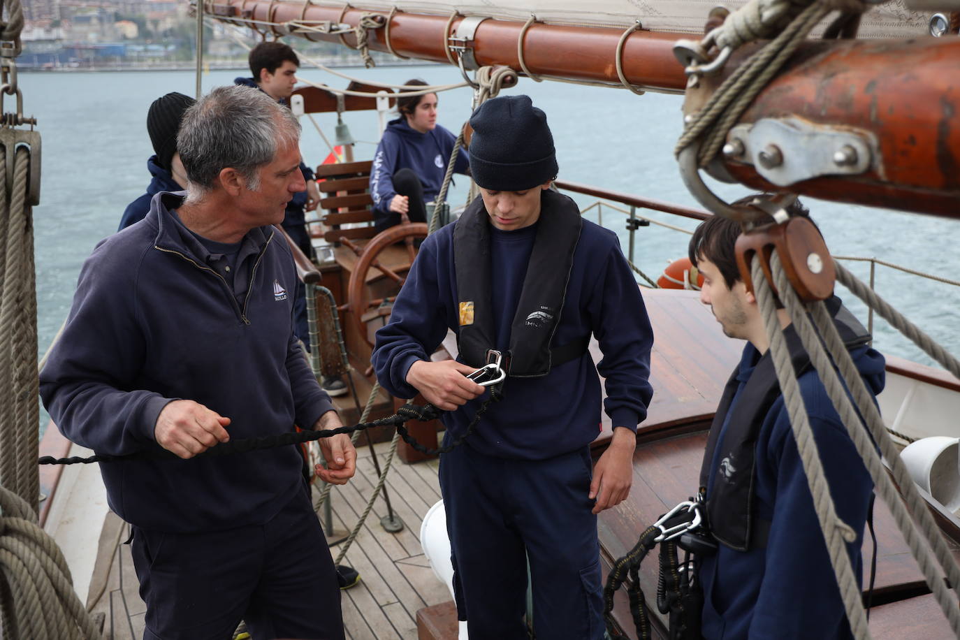 Fotos: “Los estudiantes de la Náutica navegan en el Saltillo”