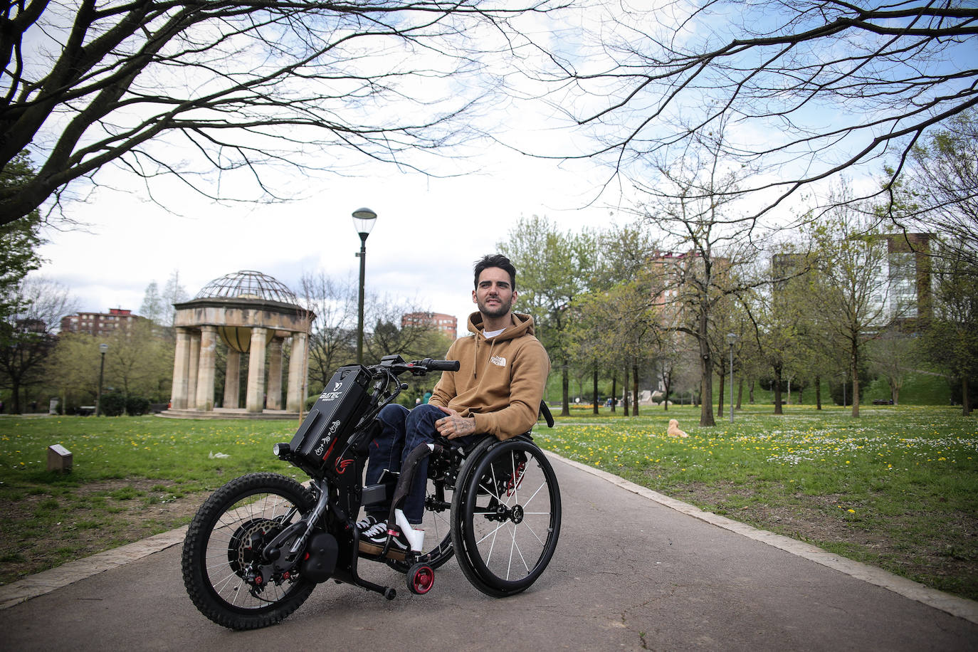 Fotos: La vida en silla de ruedas de Ander Arteagabeitia: su amor, sus aficiones, sus ilusiones...