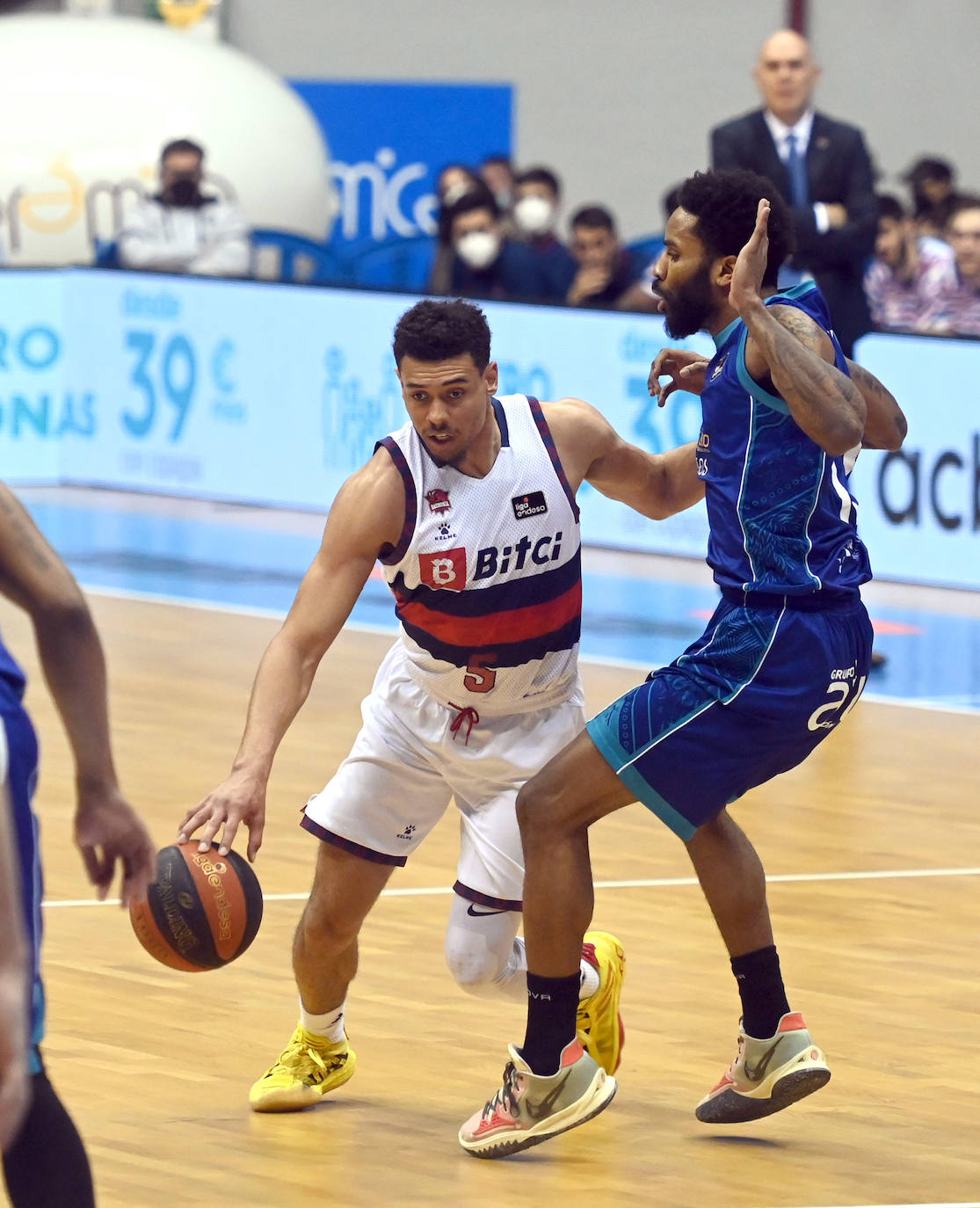 Fotos: Las mejores imágenes del Burgos - Baskonia