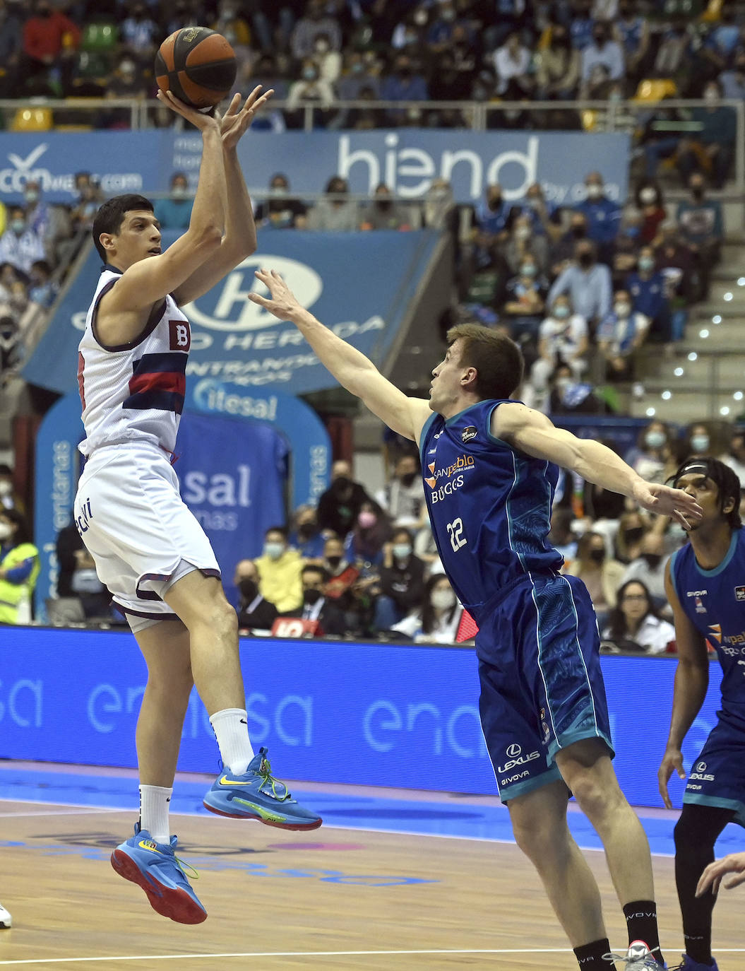 Fotos: Las mejores imágenes del Burgos - Baskonia