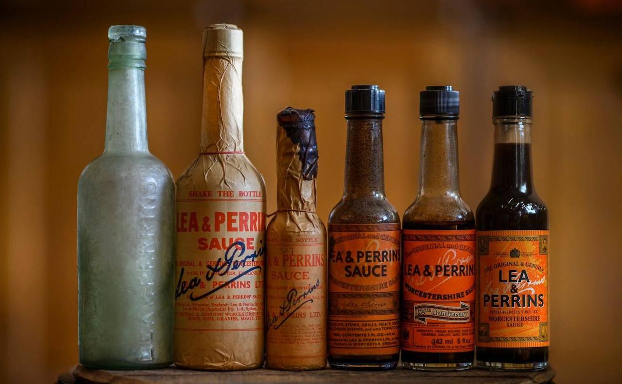 Botellas históricas de salsa Perrins. 