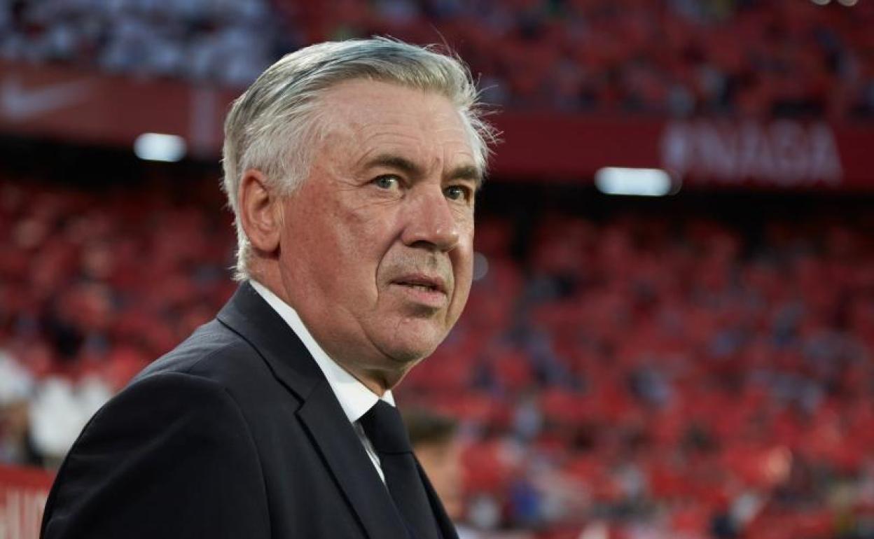 Carlo Ancelotti, durante el partido del Real Madrid en el Sánchez Pizjuán. 