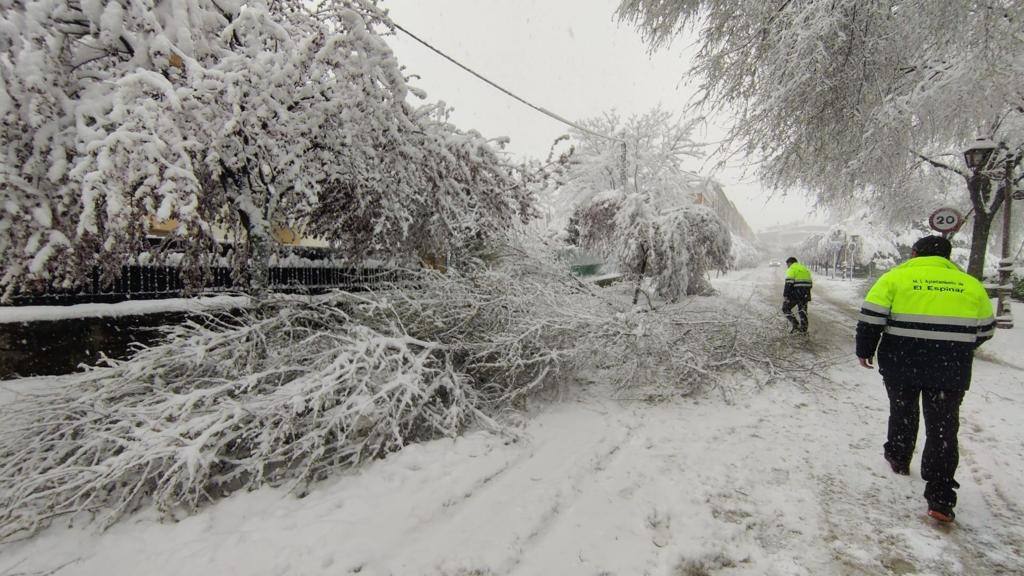 Problemas de circulación a causa de la nieve en 'El Espinar' (Segovia).