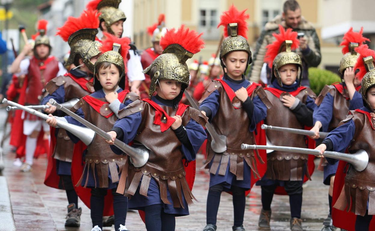 Los niños reviven la Pasión de Balmaseda