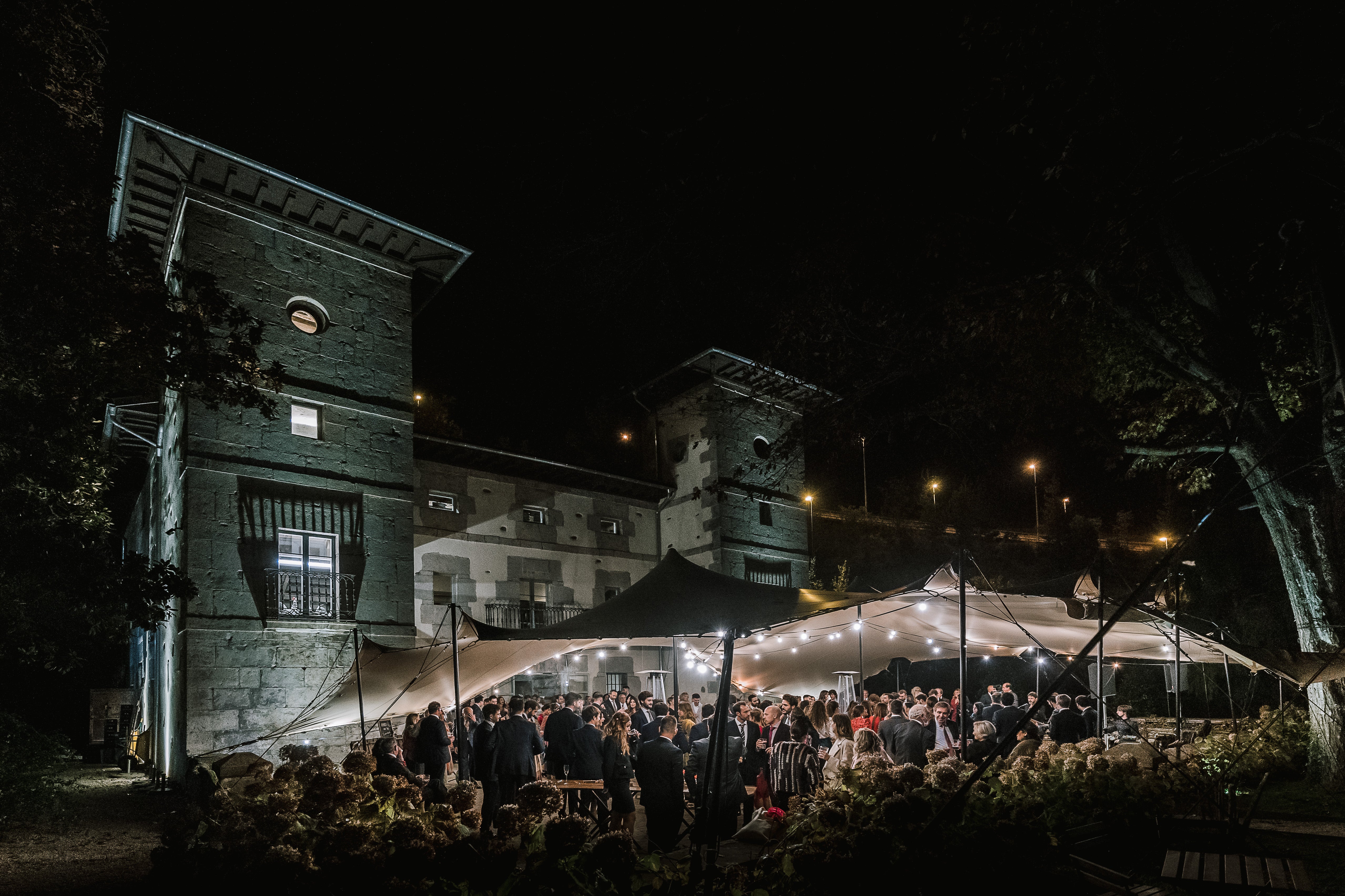 Fotos: Un vestido desmontable y un velo diferente: así fue la boda de Itziar en Amorebieta