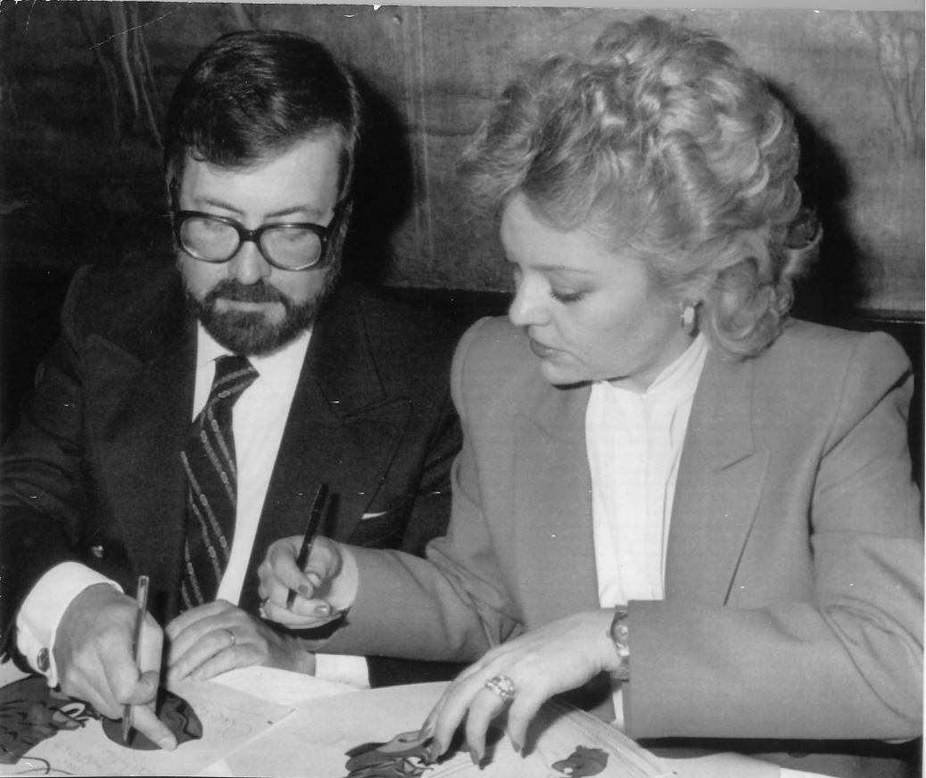 Chicho Ibéñez Serrador y Mayra Gómez-Kemp preparan uno de los programas.