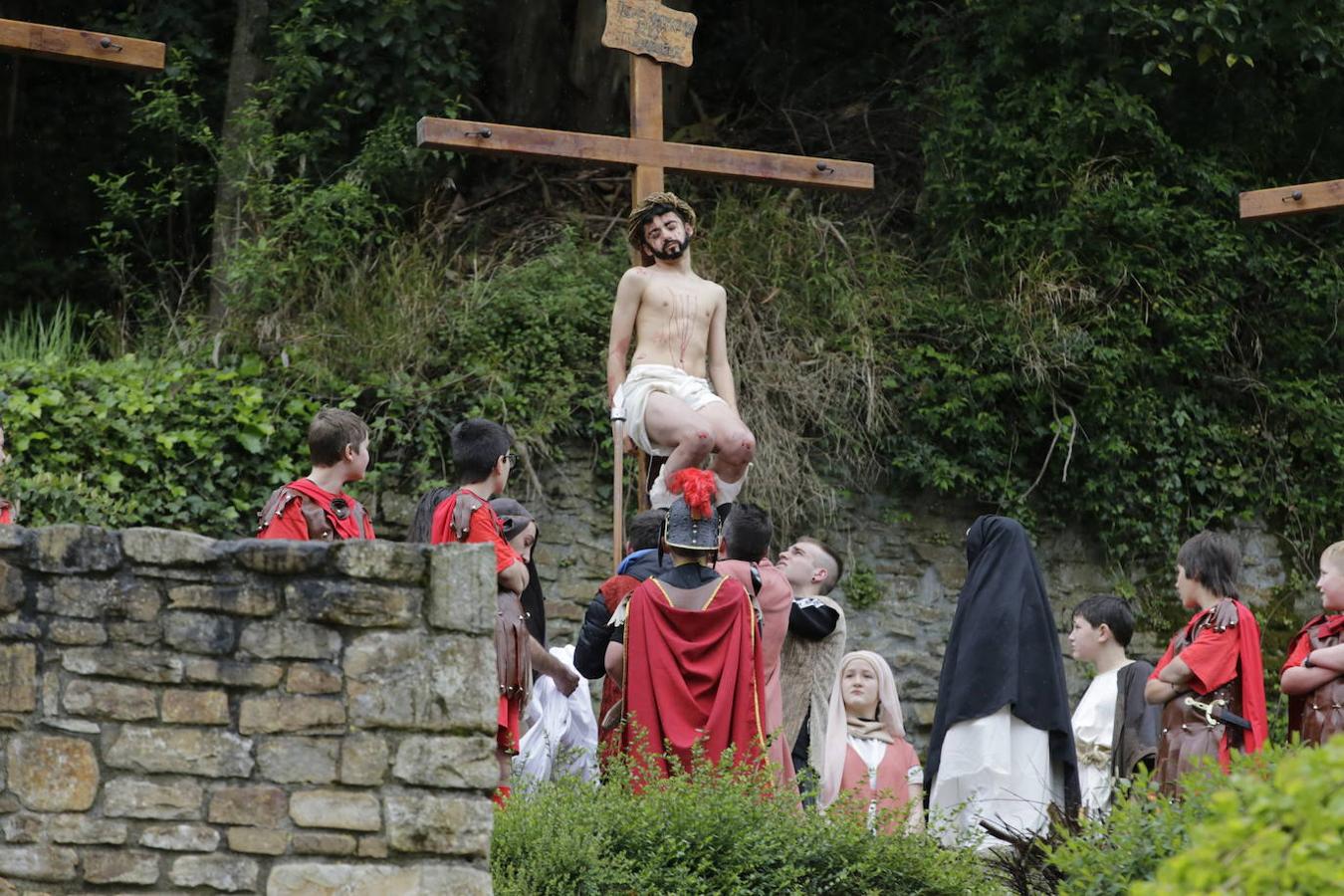 Fotos: Los niños reviven La Pasión en Balmaseda