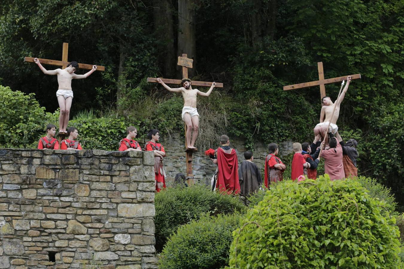 Fotos: Los niños reviven La Pasión en Balmaseda