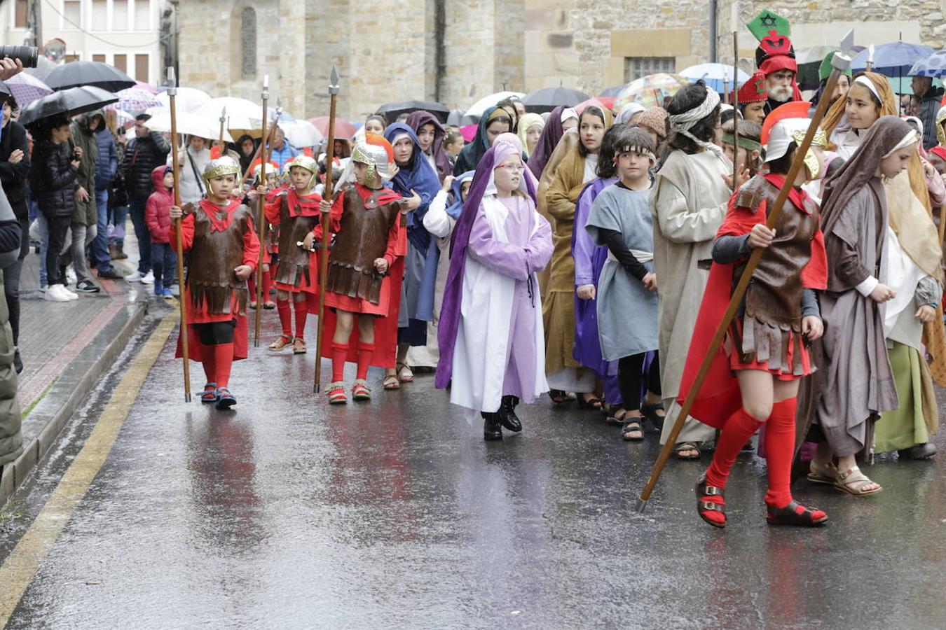 Fotos: Los niños reviven La Pasión en Balmaseda