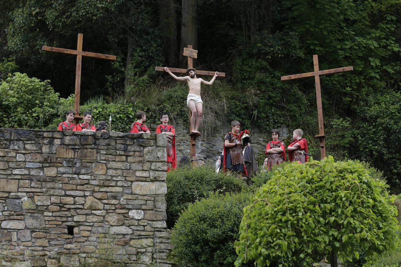 Fotos: Los niños reviven La Pasión en Balmaseda