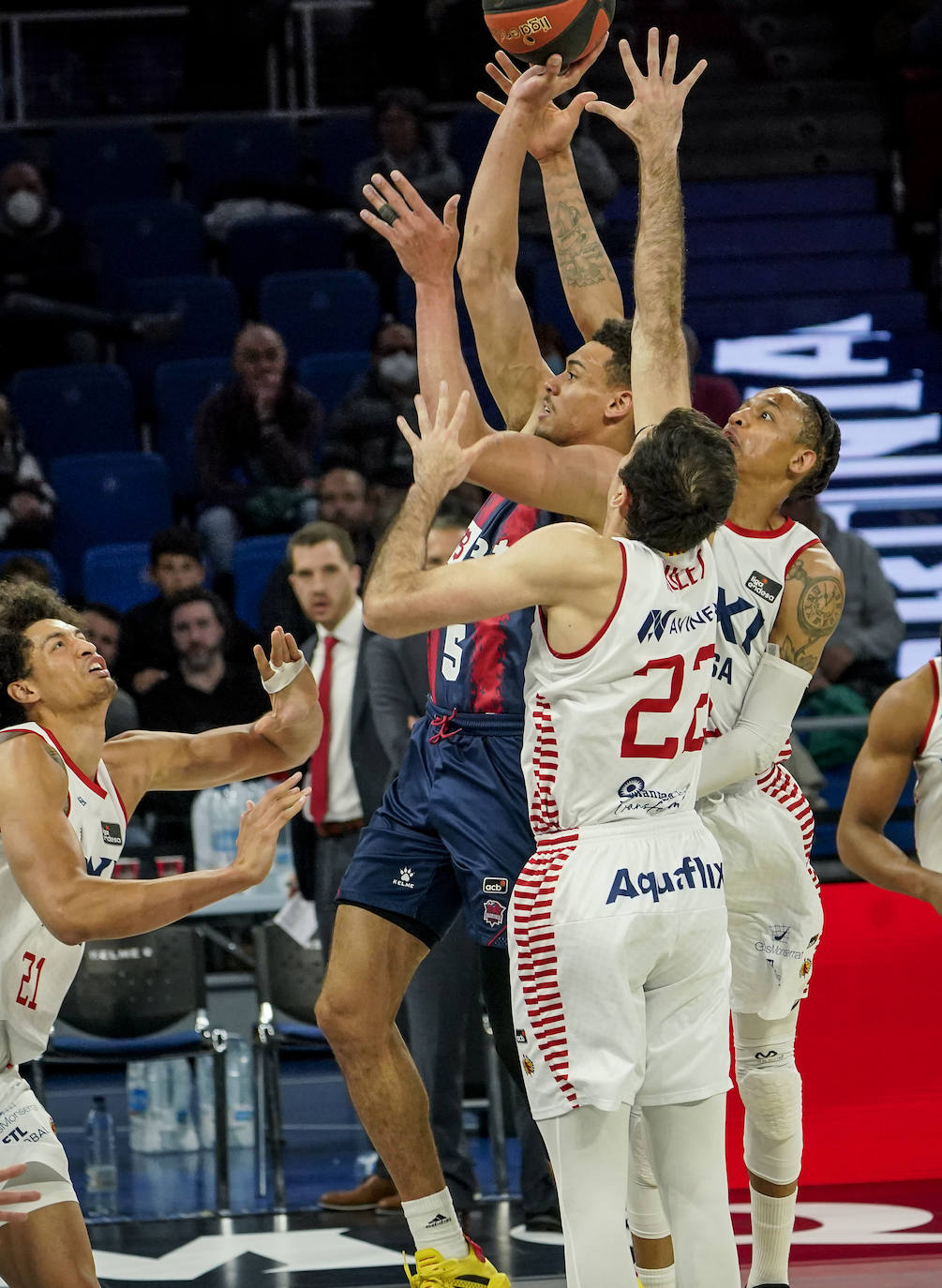 Fotos: Las mejores imágenes del Baskonia-Manresa