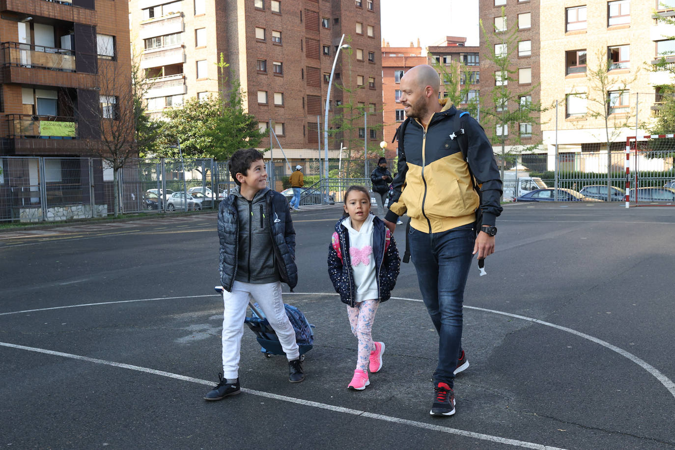 Primer día sin mascarillas en el Colegio Público Romo (Getxo). 