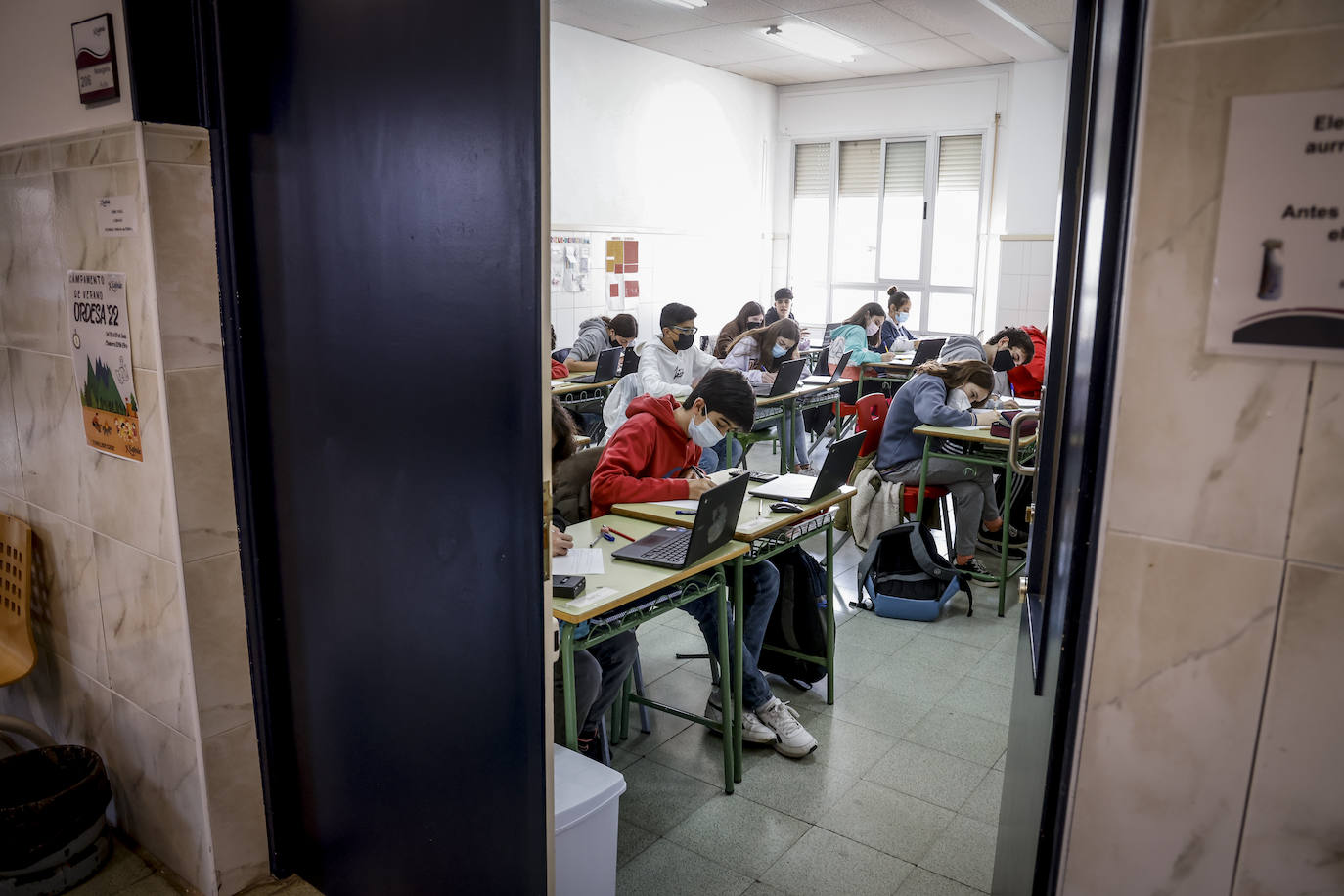 Fotos: Las imágenes del primer día de los colegios vitorianos sin mascarilla