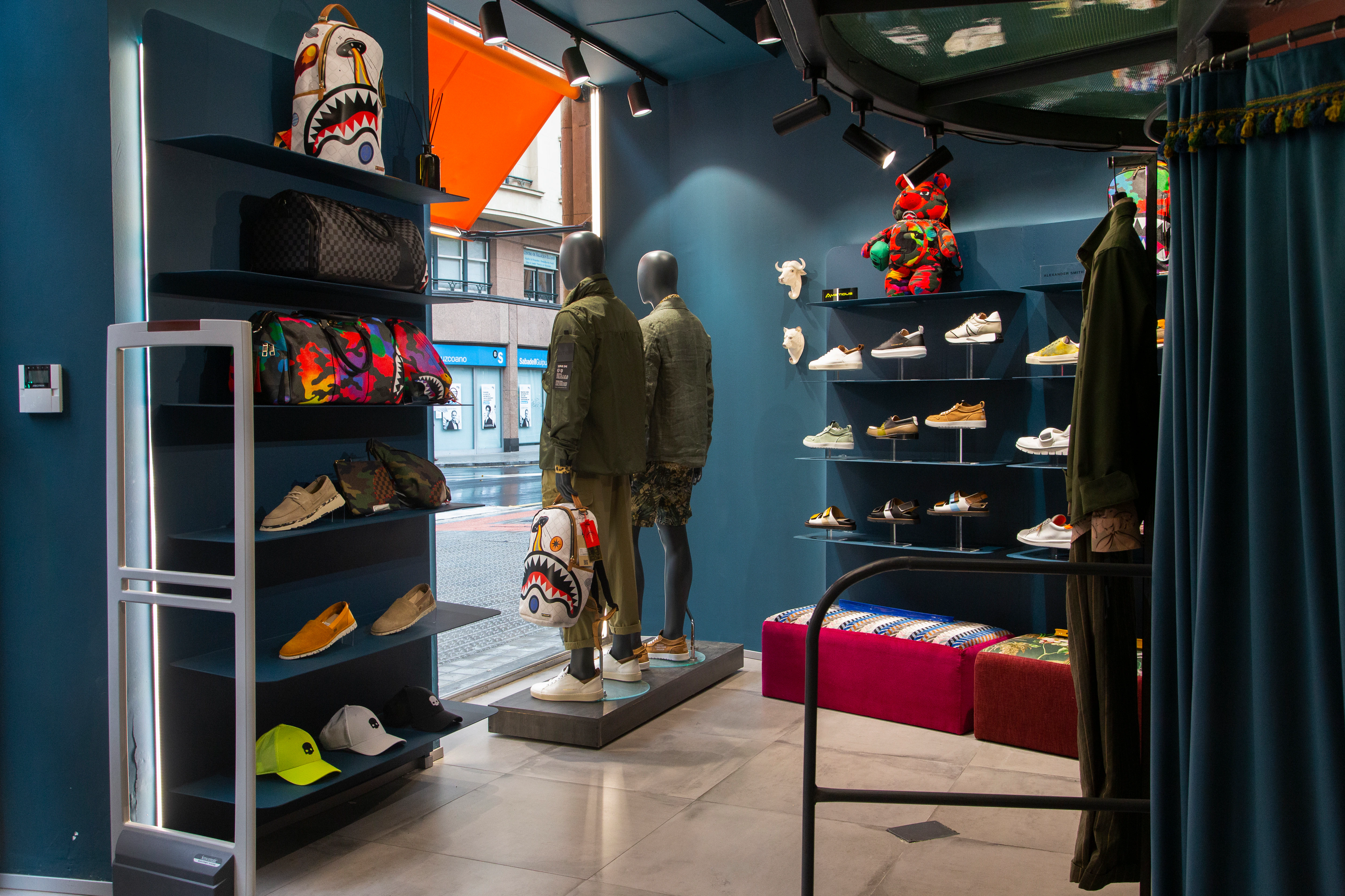 reinado Cósmico República Fotos: Abre una novedosa tienda de ropa para hombre en el centro de Bilbao  | El Correo