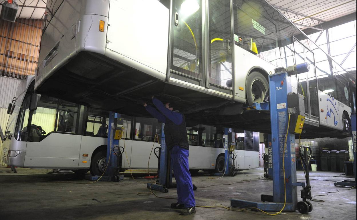 La mayor parte de la flota de Tuvisa sigue en Aguirrelanda.