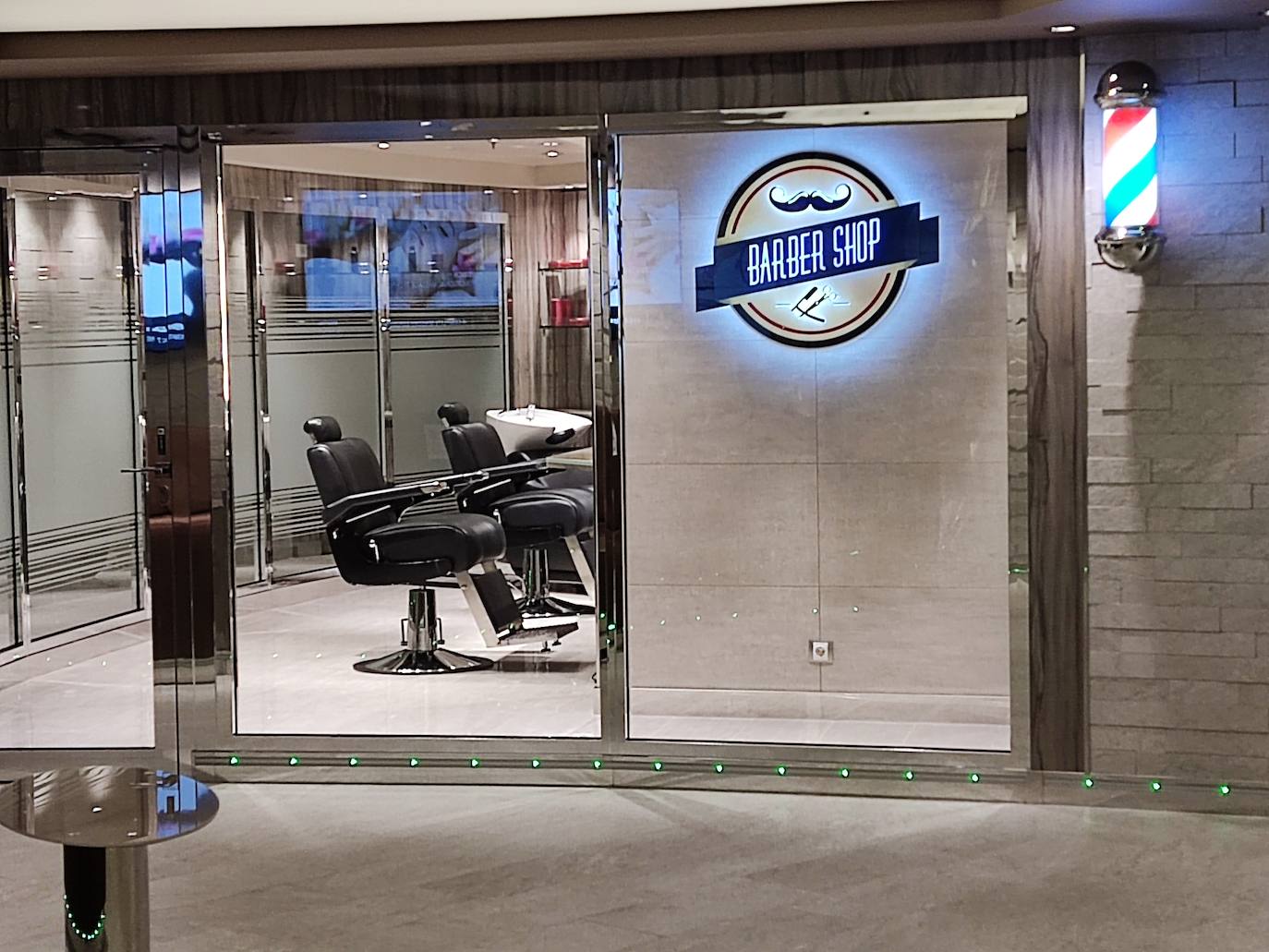 Fotos: Piscina olímpica, escaleras de Swarovski... un crucero a todo lujo en Getxo