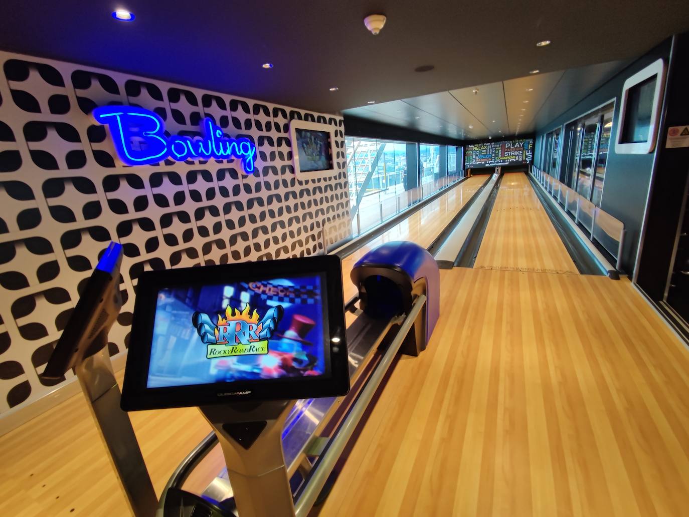 Fotos: Piscina olímpica, escaleras de Swarovski... un crucero a todo lujo en Getxo