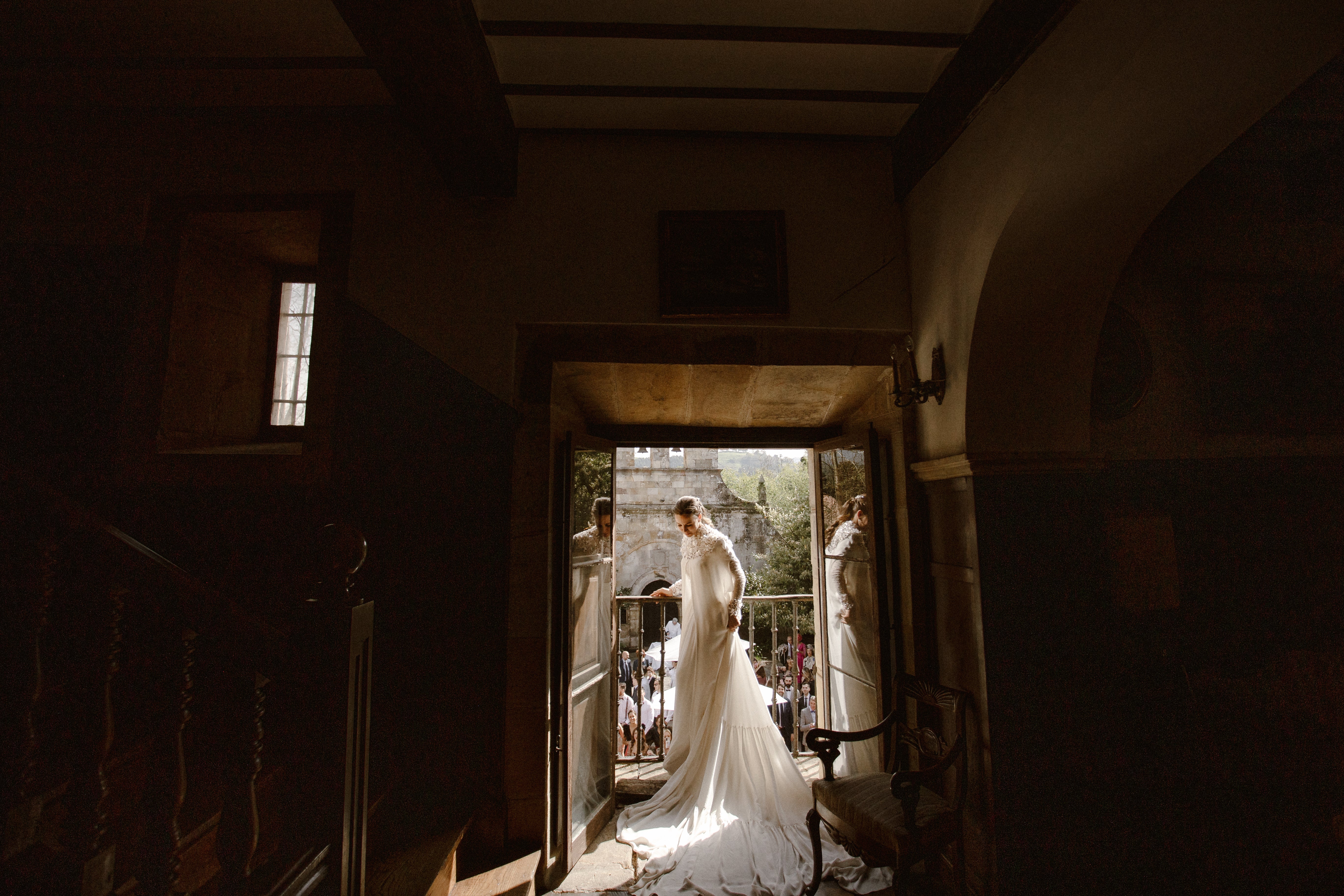 Fotos: La novia que viajó de Basilea a Bilbao para encontrar su espectacular capa de boda