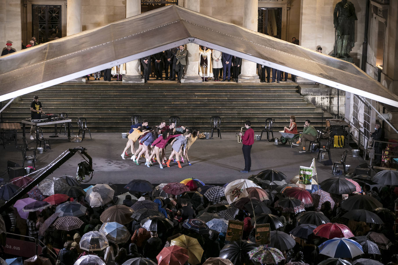 Fotos: La retreta en el Ayuntamiento y la Diputación
