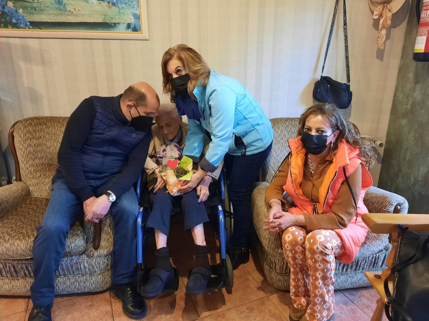 Imagen secundaria 2 - María Josefa Ruiz de Gauna y María Ángeles López también fueron homenajeadas. 