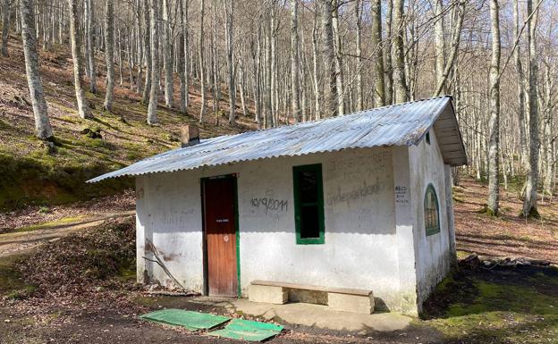 Exterior del refugio de fuente de San Juan, en Lagrán. 