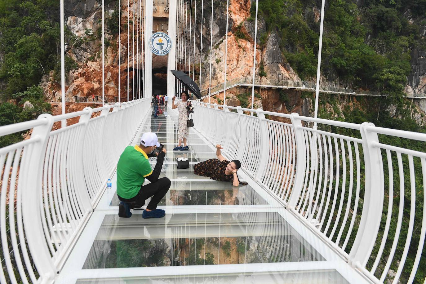 Fotos: Así es el puente de cristal más largo del mundo