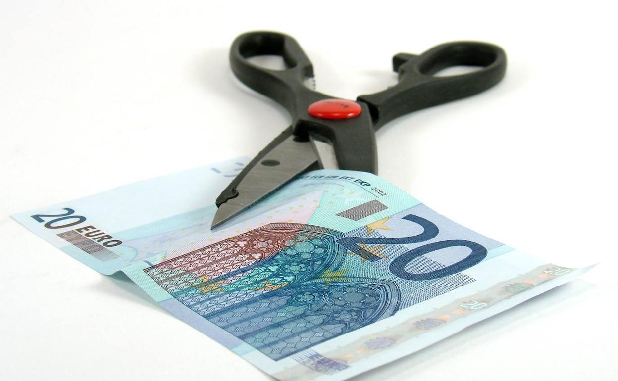 Comisiones bancarias: Las comisiones que cobran los bancos a clientes con cuentas en negativo