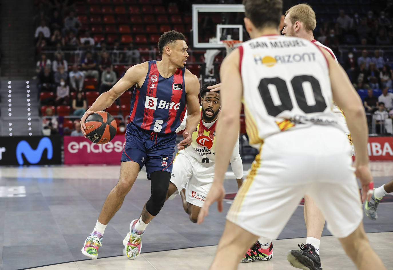 Fotos: Las mejores imágenes del Baskonia-Casademunt Zaragoza