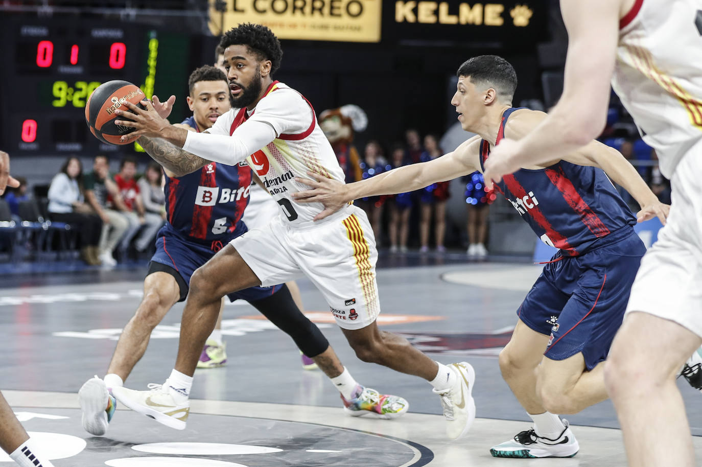 Fotos: Las mejores imágenes del Baskonia-Casademunt Zaragoza