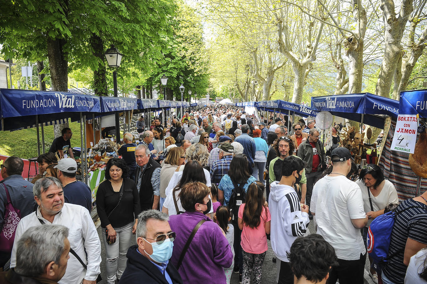 Fotos: Ambientazo en la Feria del Perritxiko de Kuartango