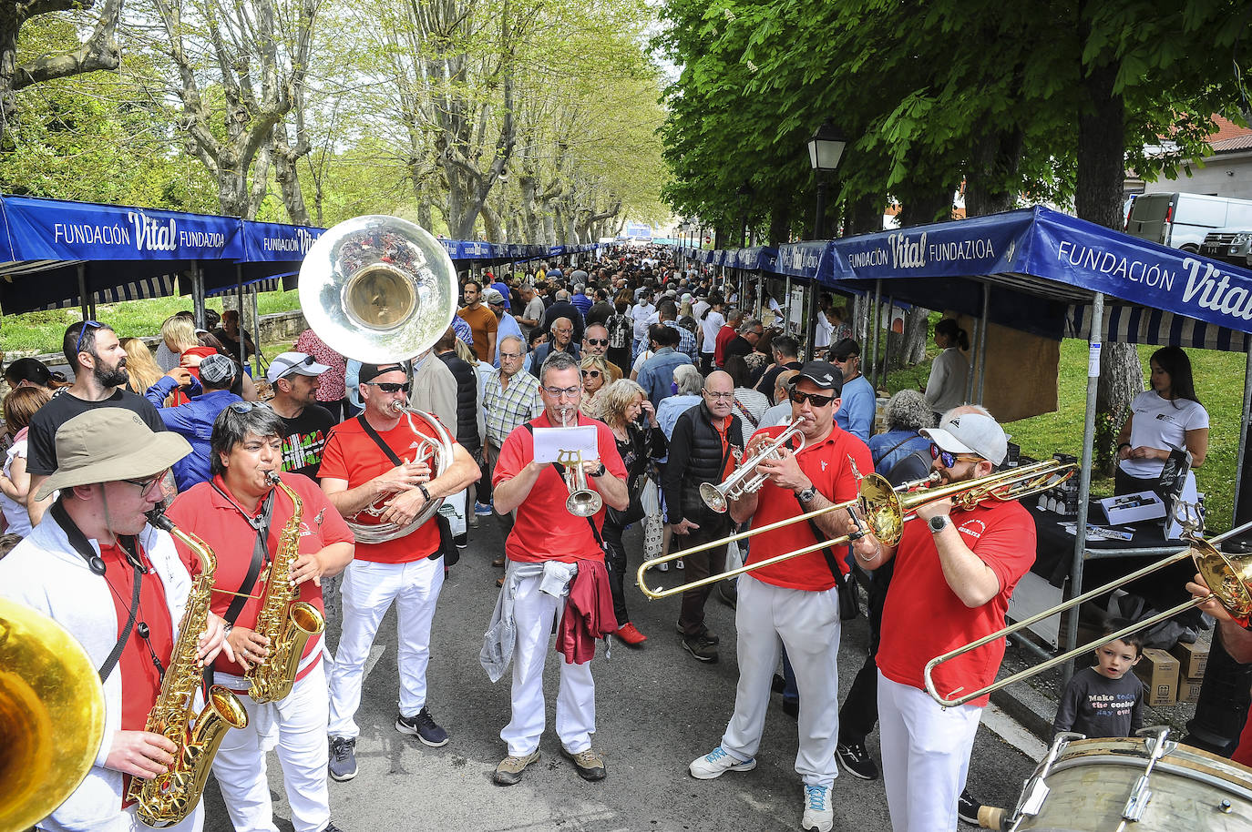 Fotos: Ambientazo en la Feria del Perritxiko de Kuartango