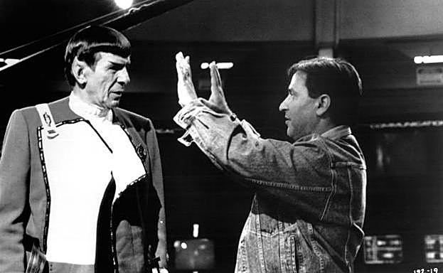 Nicholas Meyer dirige a Leonard Nimoy en el set de 'Star Trek VI: Aquel país desconocido'.