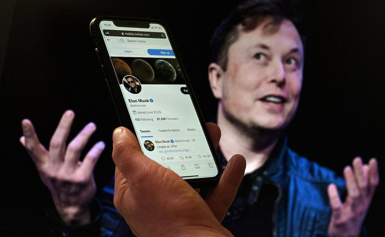 Elon Musk suspende la compra de Twitter por el número de cuentas falsas