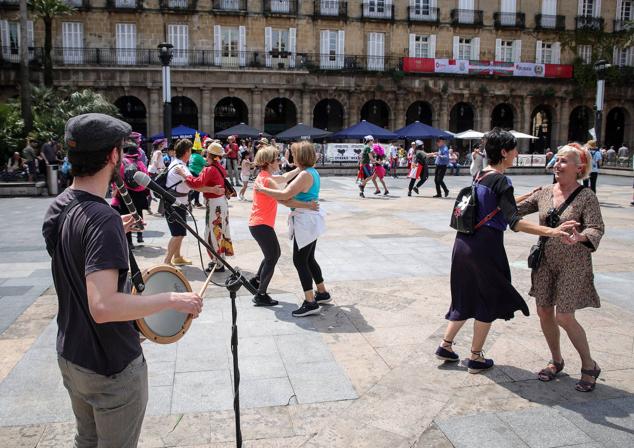 Fotos: Las comparsas de Bilbao calientan motores para la Aste Nagusia