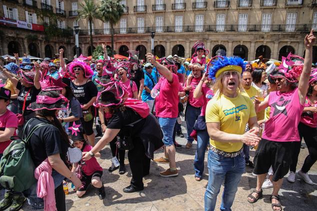 Fotos: Las comparsas de Bilbao calientan motores para la Aste Nagusia