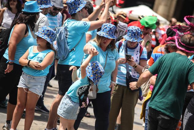 Fotos: Las comparsas de Bilbao calientan motores para la Aste Nagusia