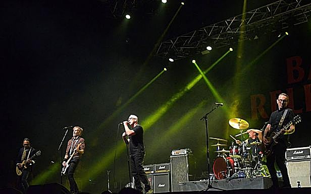 Bad Religion en quinteto con dos fundadores, adolescentes en 1980.