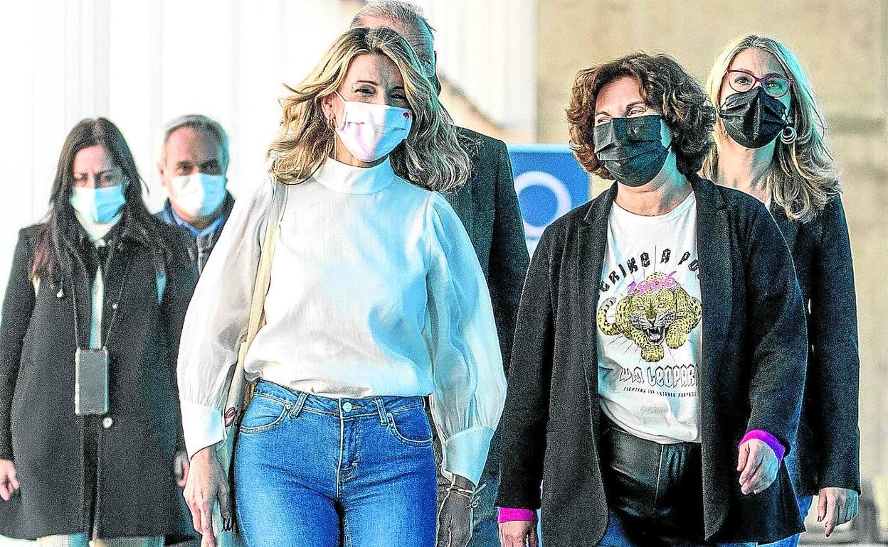 Yolanda Díaz, junto a la coordinadora general de Podemos Euskadi, Pilar Garrido, el pasado diciembre. 