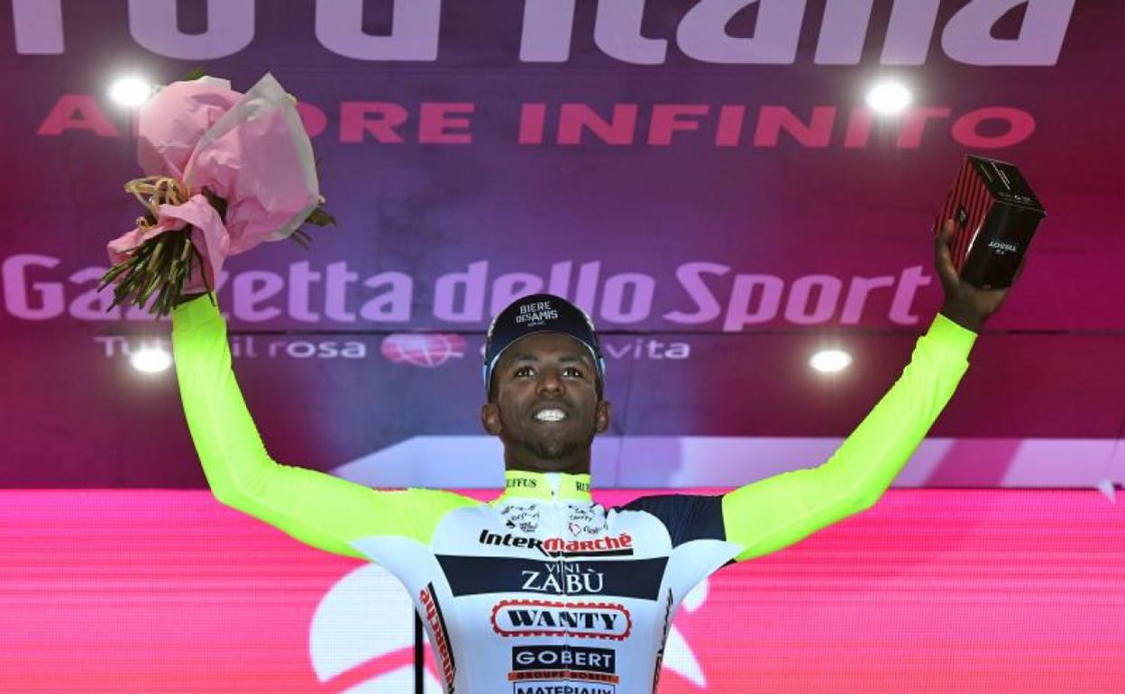 Girmay, en el podio del Giro de Italia. 