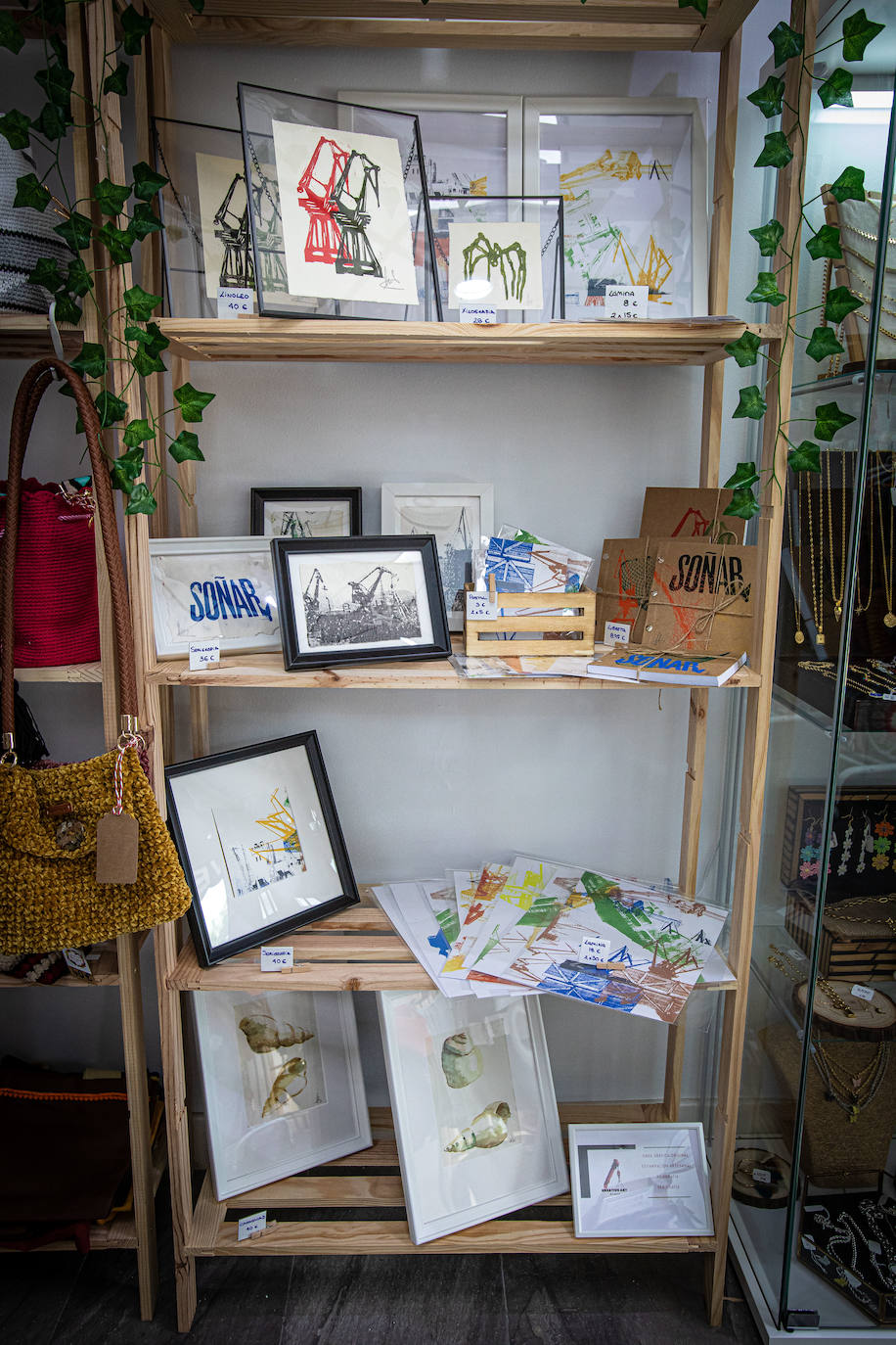Fotos: Una tienda con diez firmas de mujeres artesanas abre sus puertas frente al Museo de Bellas Artes