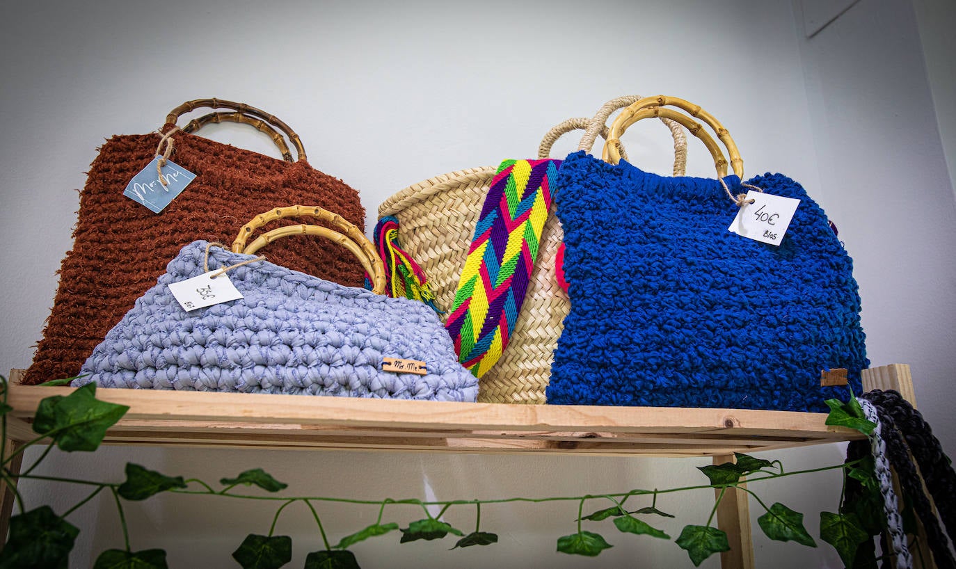 Fotos: Una tienda con diez firmas de mujeres artesanas abre sus puertas frente al Museo de Bellas Artes