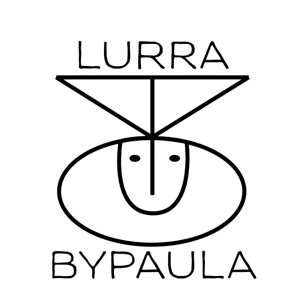 Fotos: Una profesora de Algorta crea originales jarrones inspirados en las historias de sus alumnos