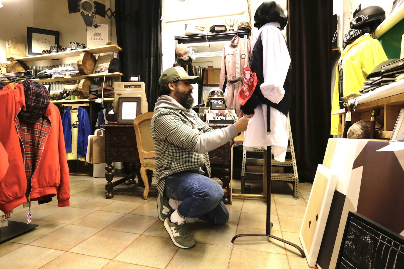 Fotos: La tienda retro de Getxo en la que crear los chalecos más especiales