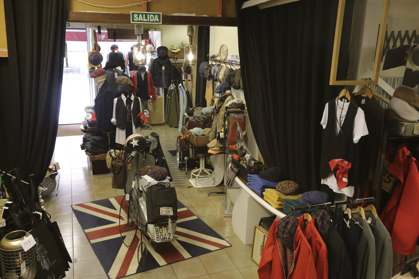 Fotos: La tienda retro de Getxo en la que crear los chalecos más especiales